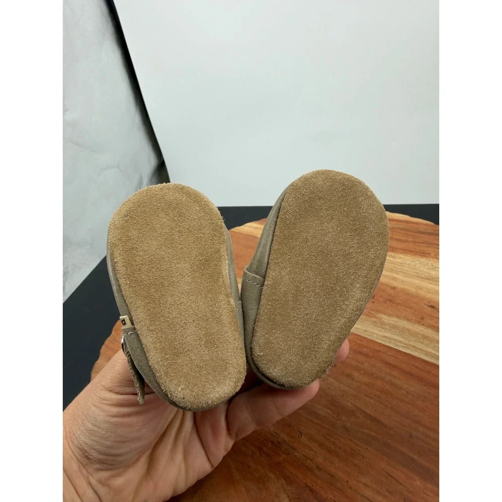 Piper finn T-Strap Leather Shoes Baby Size 1 Taupe Soft Sole Pre-Walker Flats